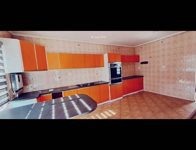 6 BEDROOM FREESTANDING FOR SALE IN MOUNTAIN RISE